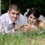 Свадебная фотка Виталия и Аллы на прогулке в городском парке г. Губкина